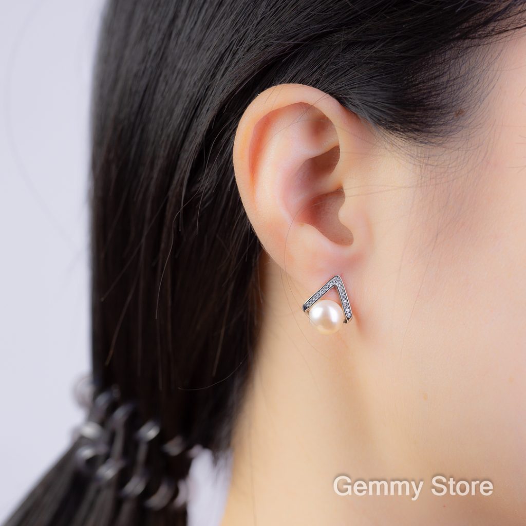 bông tai bạc 925 đính ngọc trai viền đá dáng nụ nữ đeo | Gemmy Store
