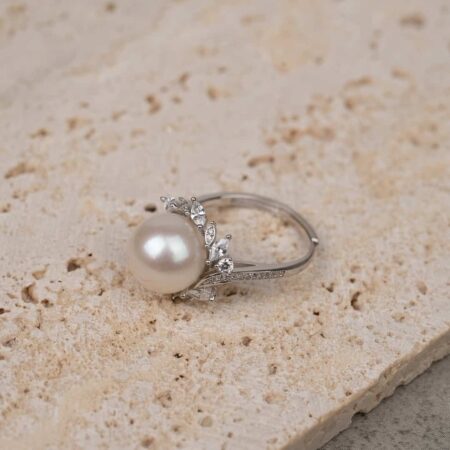 Nhẫn ngọc trai viền đá bạc sang trọng T24190