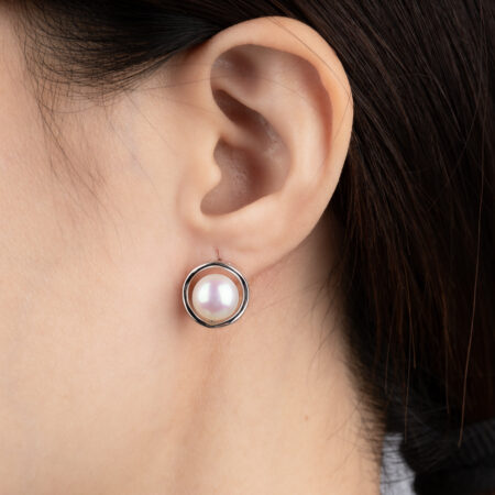 Bông Tai Nụ Ngọc Trai Trắng Viền Bạc 8-9 ly SE1030