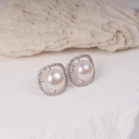 Bông Tai Ngọc Trai Trắng Viền Đá 8-8.5 ly SE1049