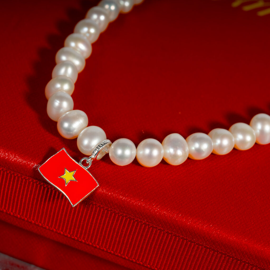 Vòng Cổ Ngọc Trai Trắng Cờ Việt Nam NP1049