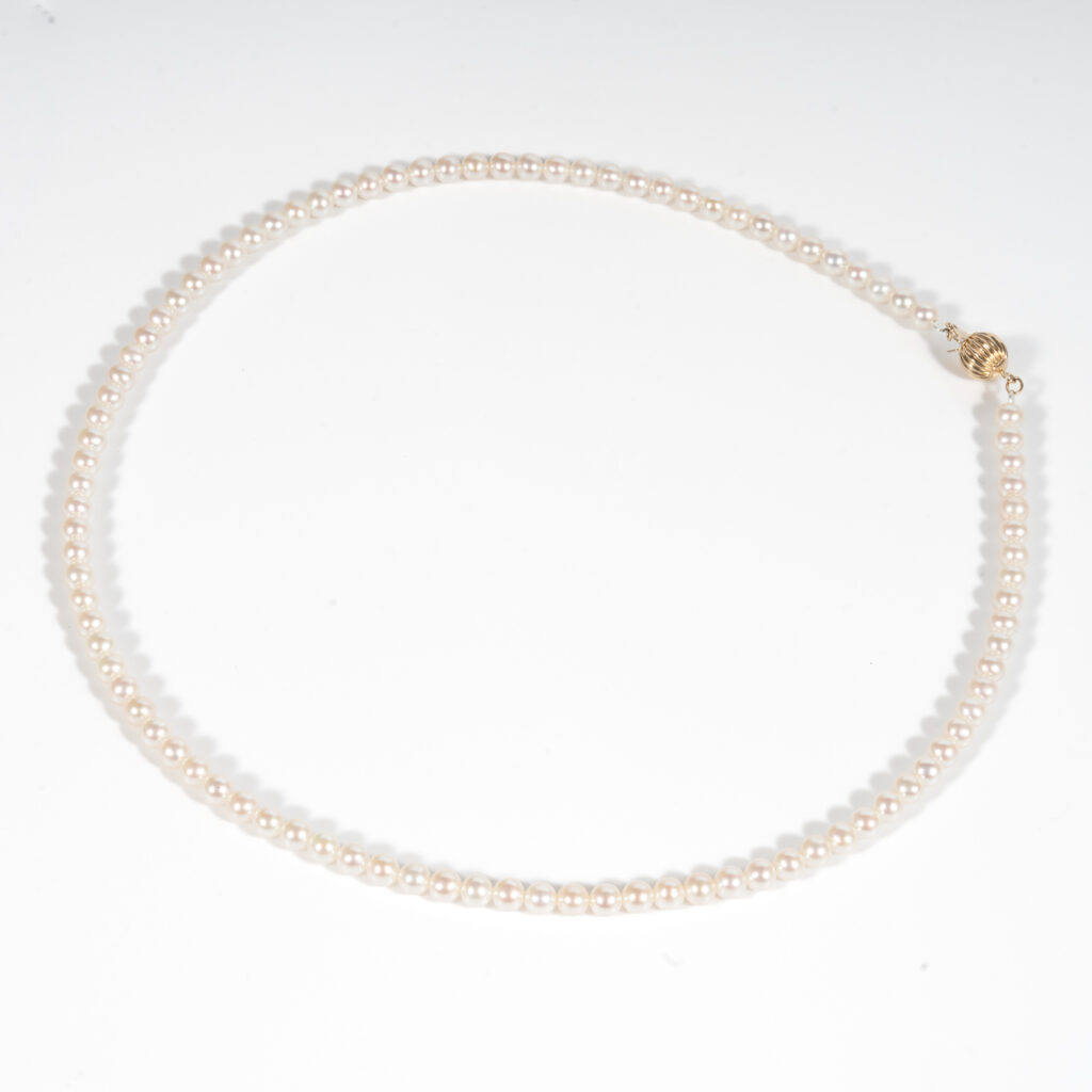 Vòng Ngọc Trai Trắng Nhí Khóa vàng 14k NE1060 - Hình ảnh 5