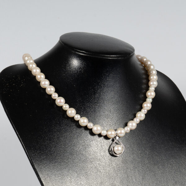 Pearl Necklace Combined With Silver Pendant NP1069