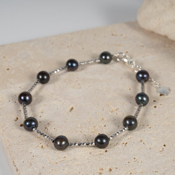 Lắc Tay Bạc Ngọc Trai Đen Cách Hạt BC1049