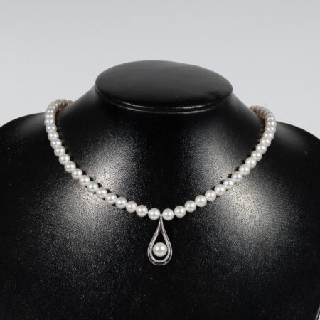 White Pearl Necklace Combined with Silver Pendant NP1068