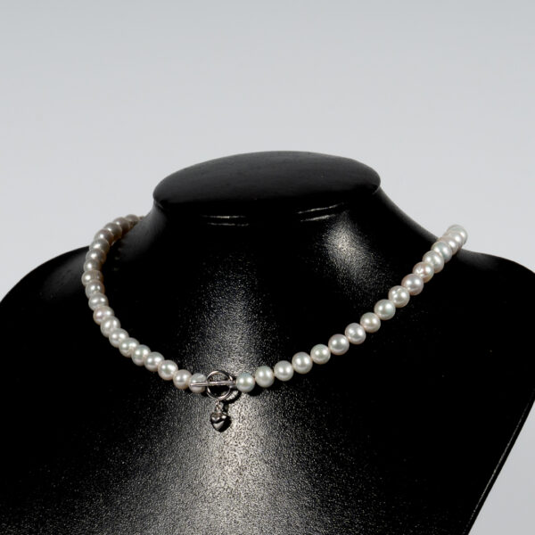 Vòng Ngọc Trai Trắng 7mm Khóa Cài Tim NE1073