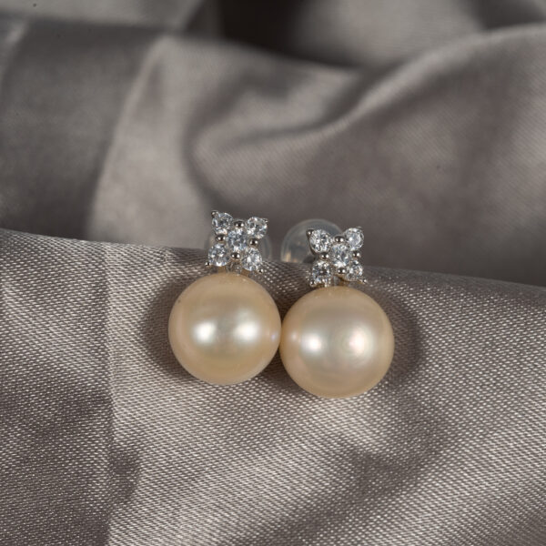 Pale Pink Pearl Earrings with Stone Buds SE1063