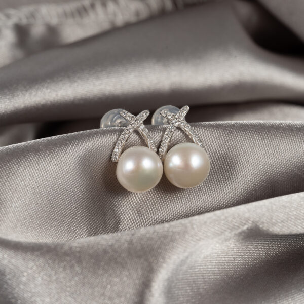 Pearl Stud Earrings with Stone Frame SE1069