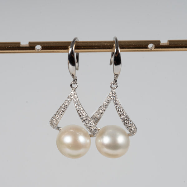 Bông Tai Ngọc Trai Trắng Móc Dáng Thả HE1011