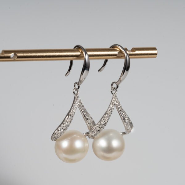 Bông Tai Ngọc Trai Trắng Móc Dáng Thả HE1011