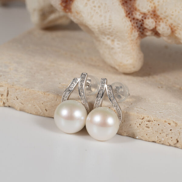 White Pearl Earrings SE1078