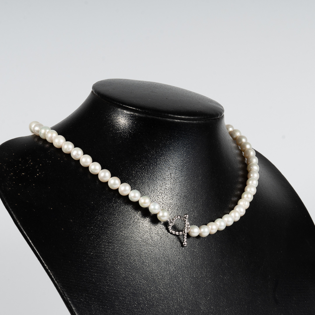 Vòng Ngọc Trai Khóa Cài Trẻ Trung NE1086 - Hình ảnh 3