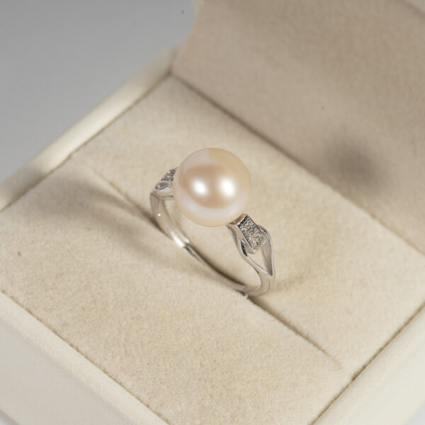 White Pearl Ring with S925 Sterling Silver SR1047