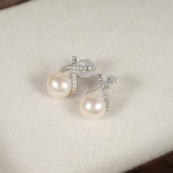 Bông Tai Ngọc Trai Chữ X Đính Đá DE1037