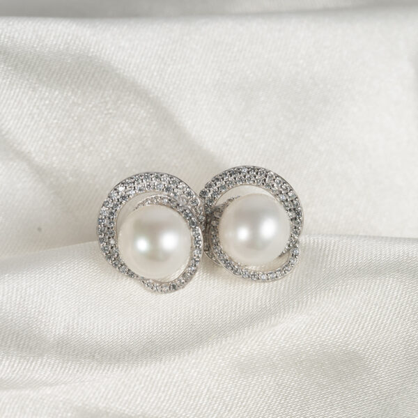 Bông Tai Ngọc Trai Viền Đá Lấp Lánh DE1038