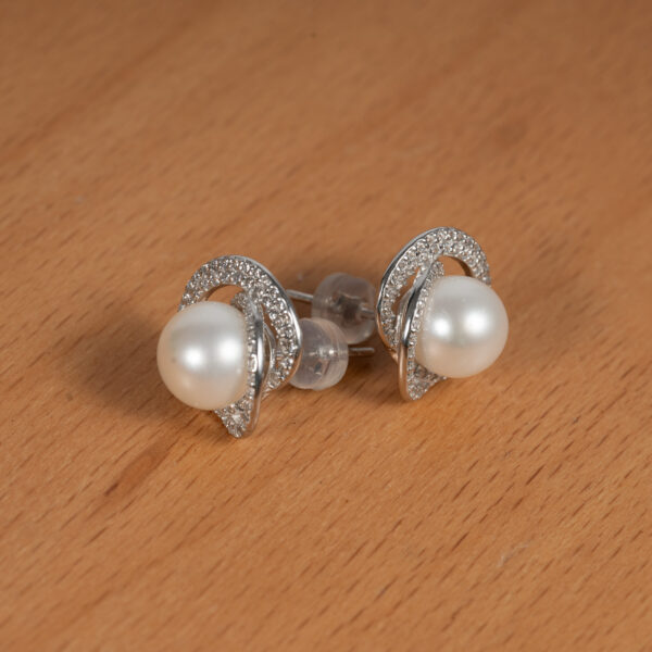 Bông Tai Ngọc Trai Viền Đá Lấp Lánh DE1038