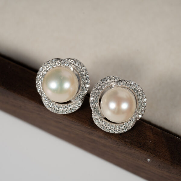 Bông Tai Ngọc Trai Viền Đá Lấp Lánh DE1043