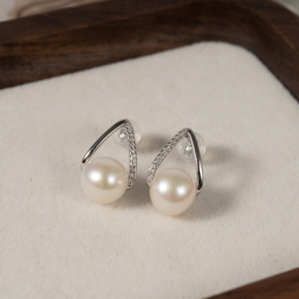 Bông Tai Ngọc Trai Viền Đá SE1089