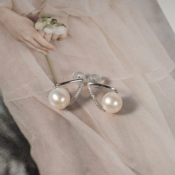 Bông Tai Ngọc Trai Viền Đá SE1089