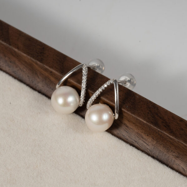 Bông Tai Ngọc Trai Viền Đá SE1089