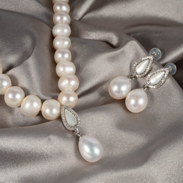 Bộ Trang Sức Ngọc Trai Vòng Cổ Có Mặt Và Bông Tai SET1019