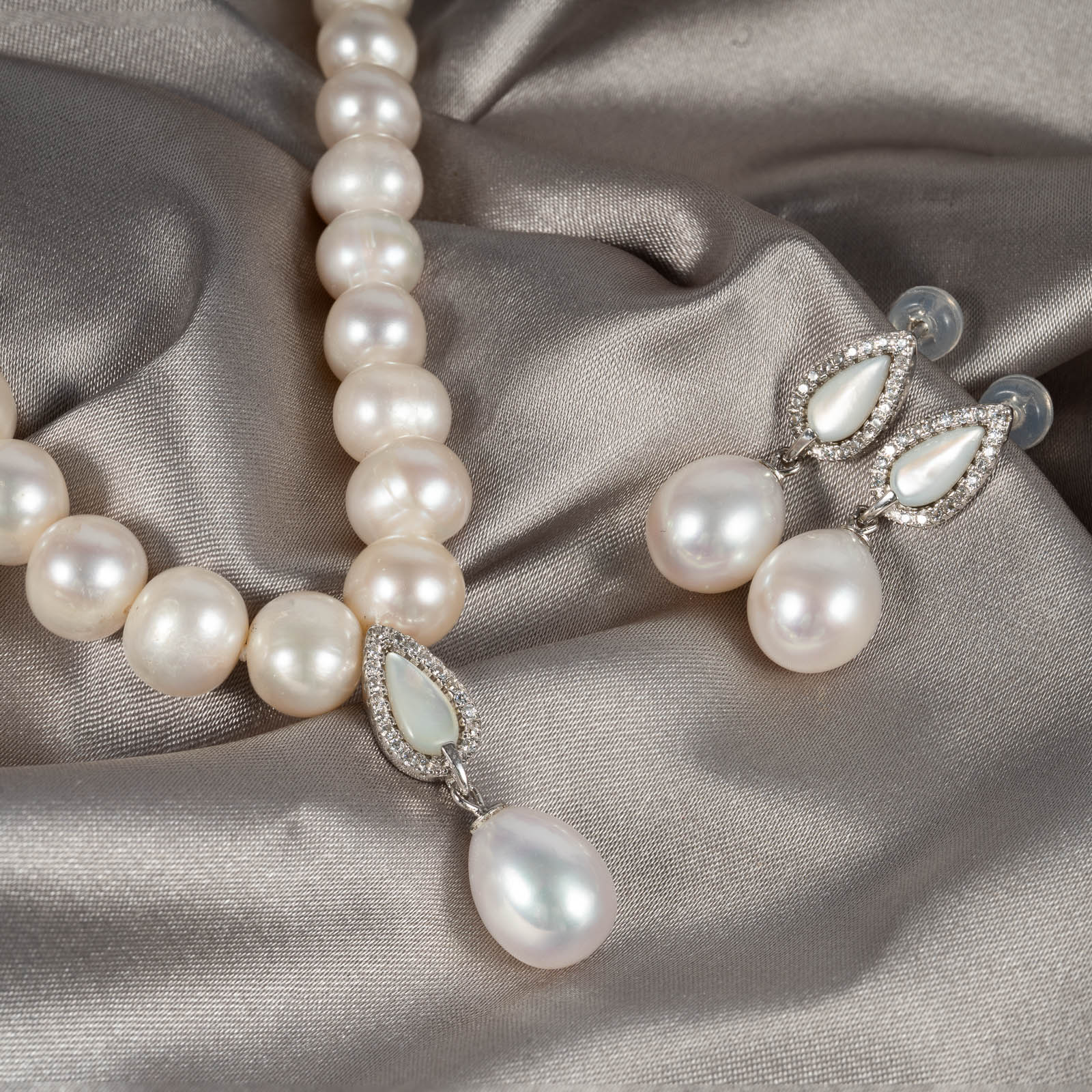 Bộ Trang Sức Ngọc Trai Vòng Cổ Có Mặt Và Bông Tai SET1019