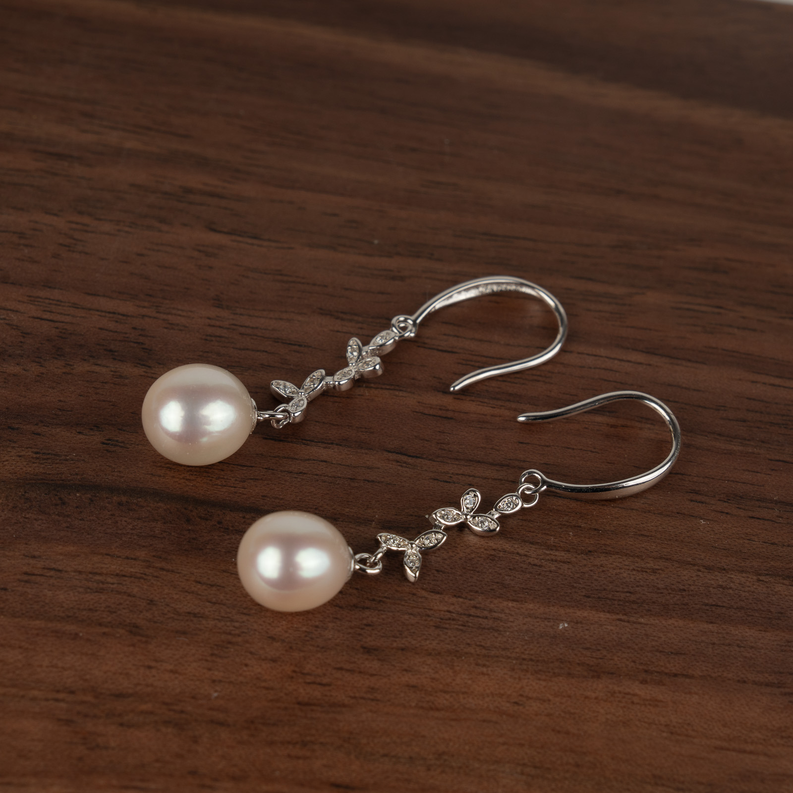 Pearl Hook Earrings with Leaf Design HE1032 - Image 2